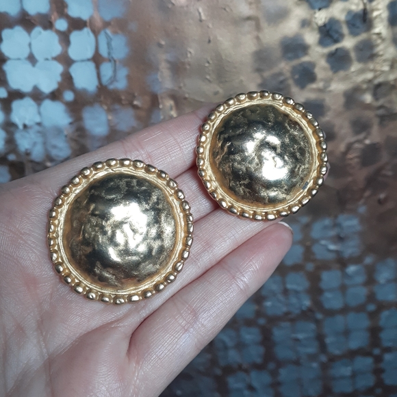 Vintage Goldtone Clip On Statement Earrings - Picture 1 of 14